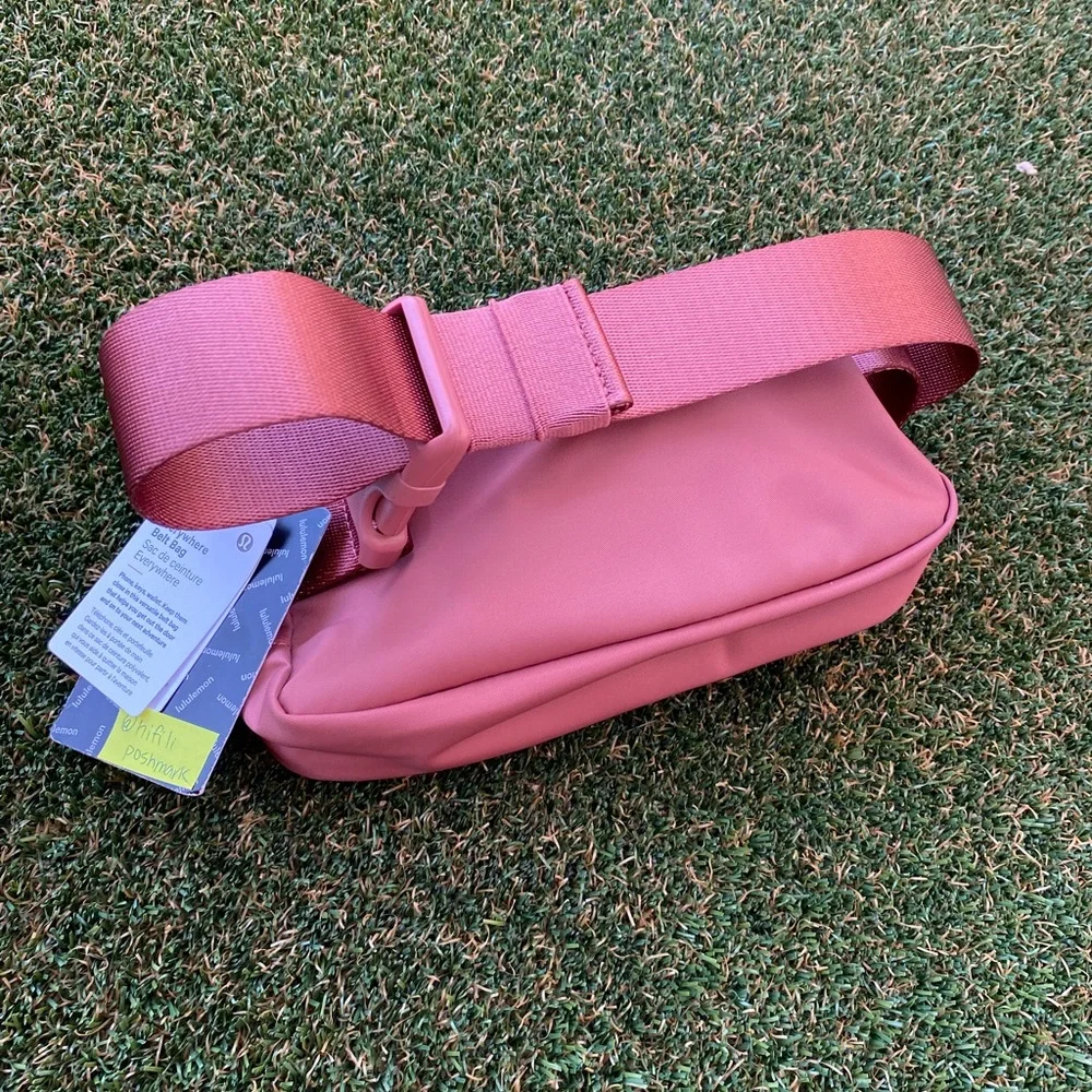 NWT Lululemon everywhere belt bag briar rose πΉ π extended strap new - Picture 4 of 12